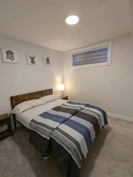Charming Basement Suite In A Quiet Neighborhood Calgary 0*,  Canada